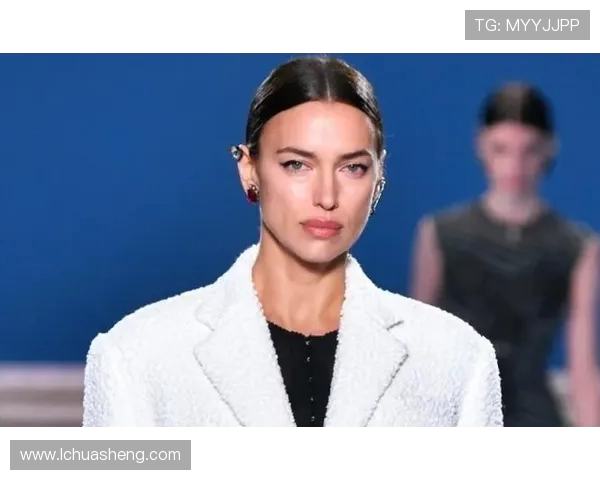 英超球员约会嫩模的花边新闻及影响分析 英超球员约会嫩模的花边新闻及影响分析